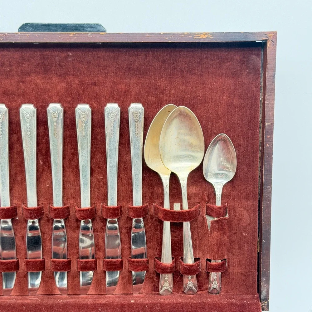 Oneida Community Milady Silverplate Flatware Set 51pc with Wood Case Vintage